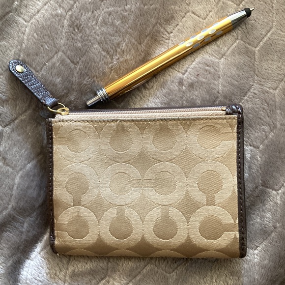 Coach purse - Picture 2 of 2